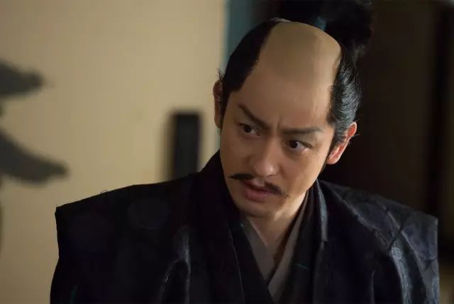 日本武士的谜之发型起源史：帅不帅，剃个月代头就知道了！