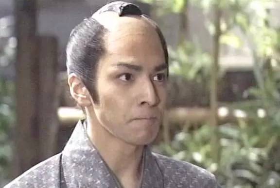 日本武士的谜之发型起源史：帅不帅，剃个月代头就知道了！