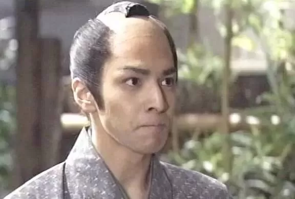 日本武士的谜之发型起源史：帅不帅，剃个月代头就知道了！