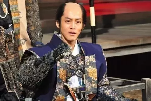 日本武士的谜之发型起源史：帅不帅，剃个月代头就知道了！