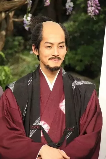 日本武士的谜之发型起源史：帅不帅，剃个月代头就知道了！