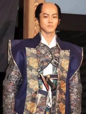 日本武士的谜之发型起源史：帅不帅，剃个月代头就知道了！