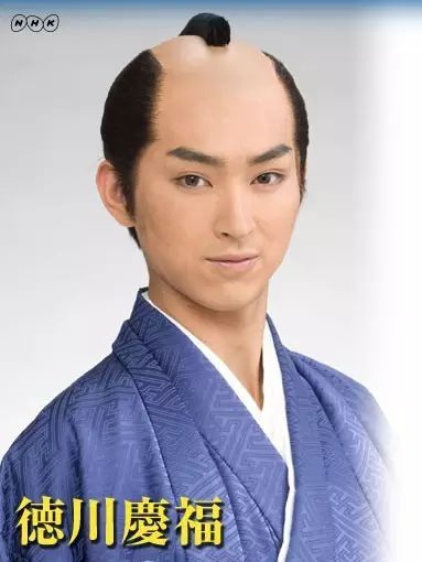 日本武士的谜之发型起源史：帅不帅，剃个月代头就知道了！