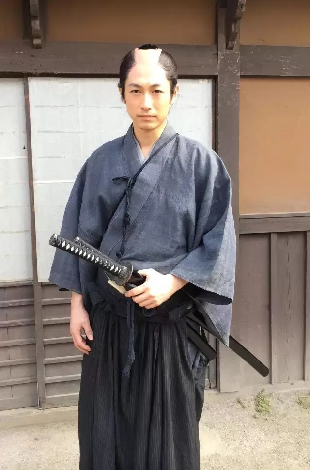 日本武士的谜之发型起源史：帅不帅，剃个月代头就知道了！