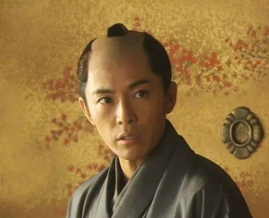 日本武士的谜之发型起源史：帅不帅，剃个月代头就知道了！
