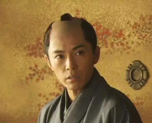 日本武士的谜之发型起源史：帅不帅，剃个月代头就知道了！
