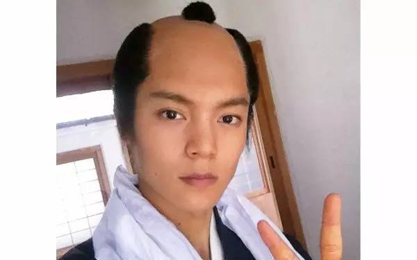 日本武士的谜之发型起源史：帅不帅，剃个月代头就知道了！