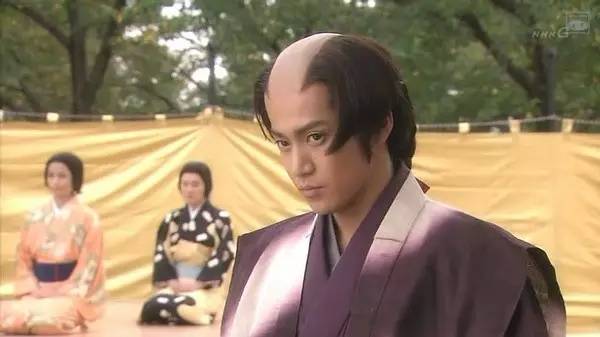 日本武士的谜之发型起源史：帅不帅，剃个月代头就知道了！