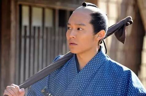 日本武士的谜之发型起源史：帅不帅，剃个月代头就知道了！