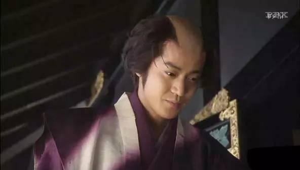 日本武士的谜之发型起源史：帅不帅，剃个月代头就知道了！