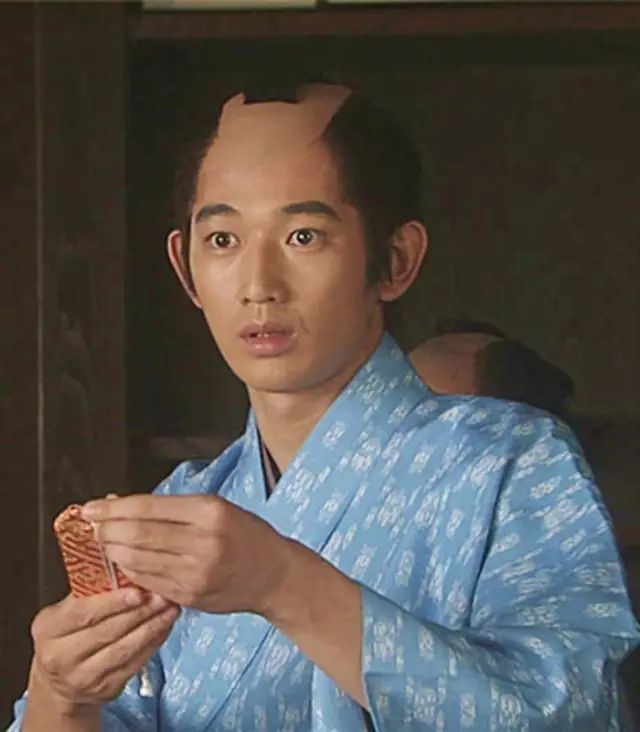 日本武士的谜之发型起源史：帅不帅，剃个月代头就知道了！