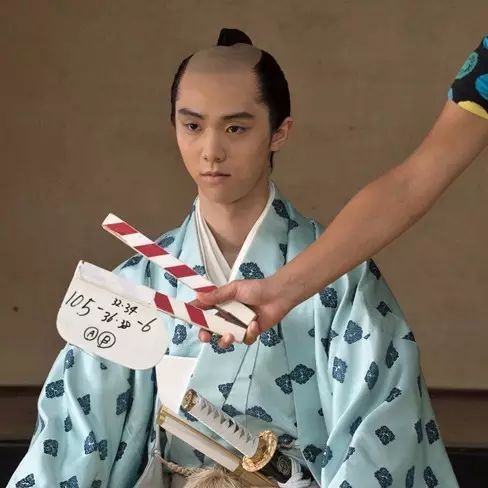 日本武士的谜之发型起源史：帅不帅，剃个月代头就知道了！