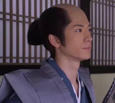 日本武士的谜之发型起源史：帅不帅，剃个月代头就知道了！