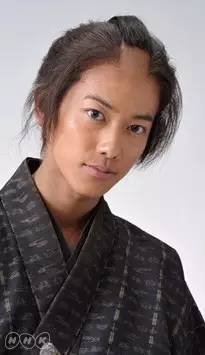 日本武士的谜之发型起源史：帅不帅，剃个月代头就知道了！
