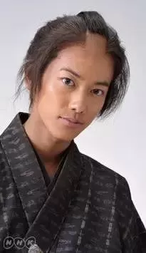 日本武士的谜之发型起源史：帅不帅，剃个月代头就知道了！