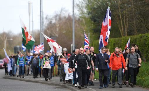 英国爆发大游行 上百万人上街要求把脱欧问题交给人民