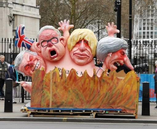 英国爆发大游行 上百万人上街要求把脱欧问题交给人民