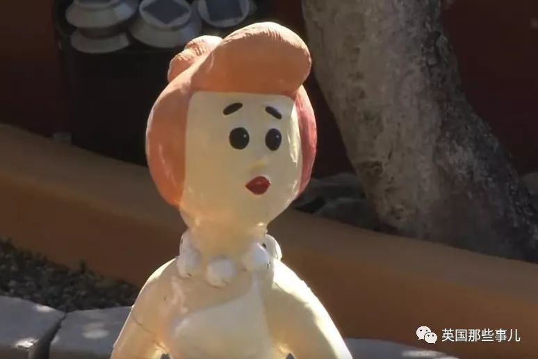 丑！丑到辣眼睛！丑到妨碍公共安宁！因为自家花园丑，她被政府告上法庭