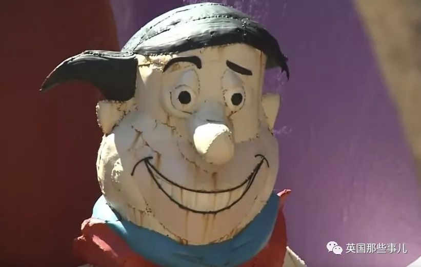 丑！丑到辣眼睛！丑到妨碍公共安宁！因为自家花园丑，她被政府告上法庭
