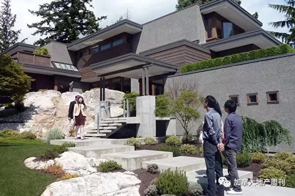 中国买家来大温抄底 挤爆Open House! 出价超低 谈不拢就走 这种房最火爆!