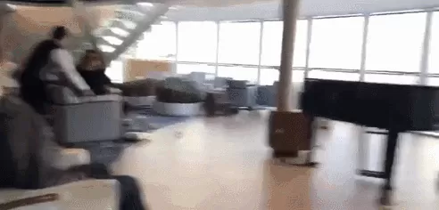 惊魂! 豪华邮轮突发引擎故障 船体倾斜进水! 华裔被困24小时 1300人等待救援!