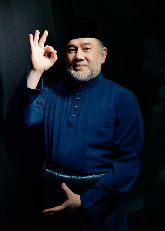 大马前元首不爱江山爱美人，婚纱照曝光新娘太惊艳