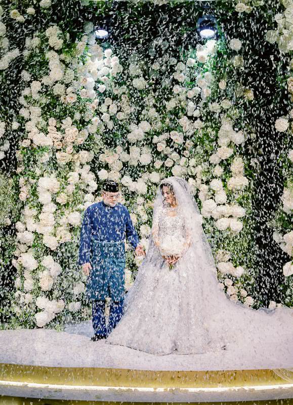 大马前元首不爱江山爱美人，婚纱照曝光新娘太惊艳