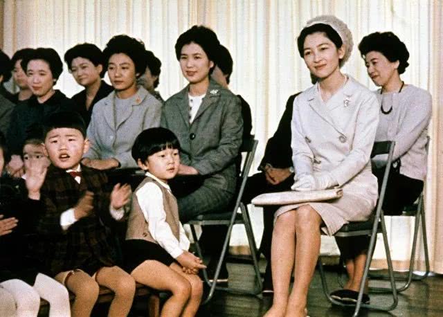 走近日本新天皇德仁一家：学霸、情圣、非主流？