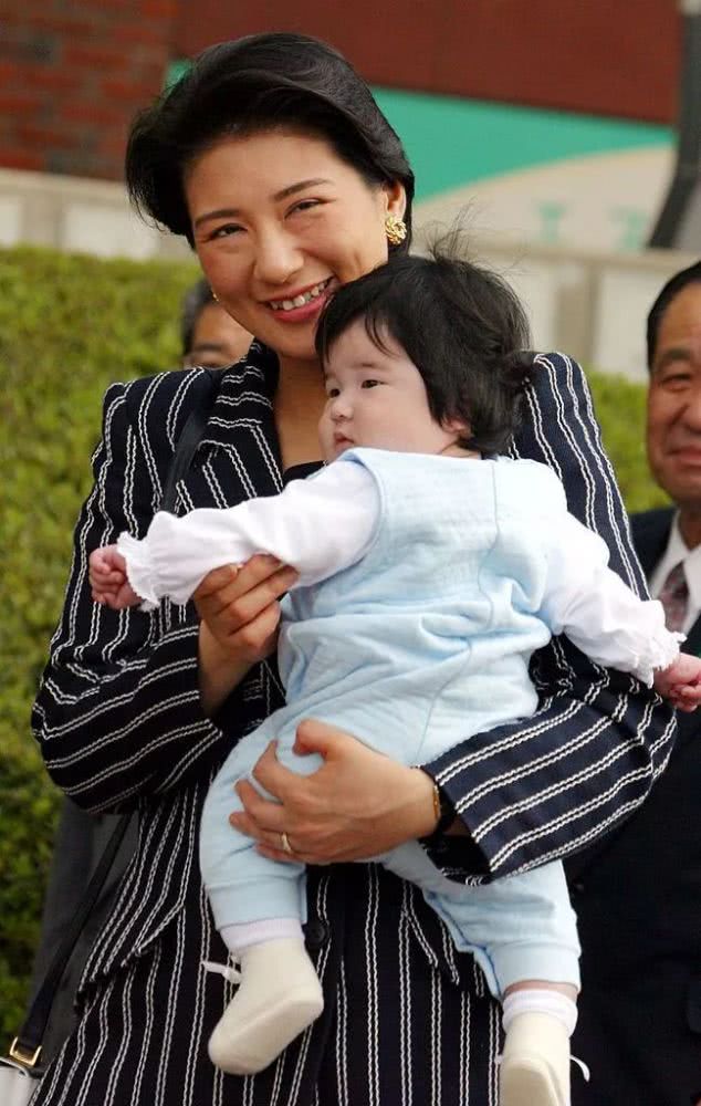 走近日本新天皇德仁一家：学霸、情圣、非主流？