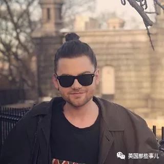 “外婆患上老年痴呆后，恐同的她忘记了妈妈是女同这回事…”