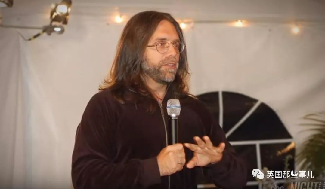 替邪教招募性奴的美国女明星终于栽了！她背后的黑暗组织，细思极恐。