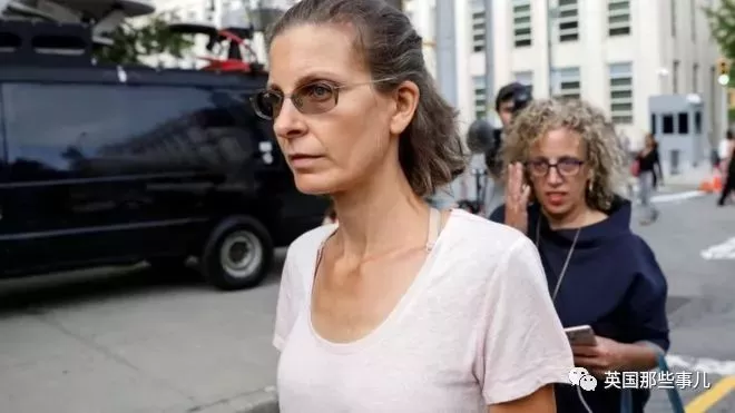 替邪教招募性奴的美国女明星终于栽了！她背后的黑暗组织，细思极恐。