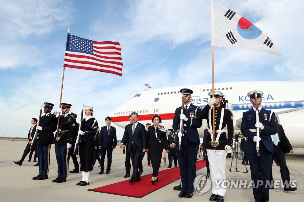美国用“掉色”太极旗迎接文在寅 韩国网友炸锅