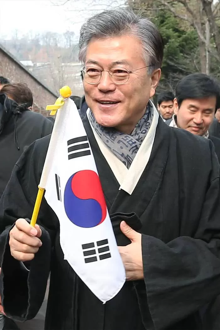 美国用“掉色”太极旗迎接文在寅 韩国网友炸锅