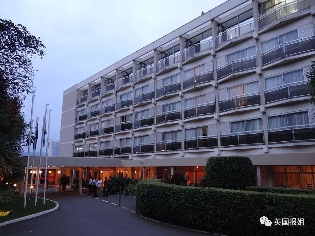 他深入屠杀地狱、拯救上千平民，却成了被遗忘的英雄