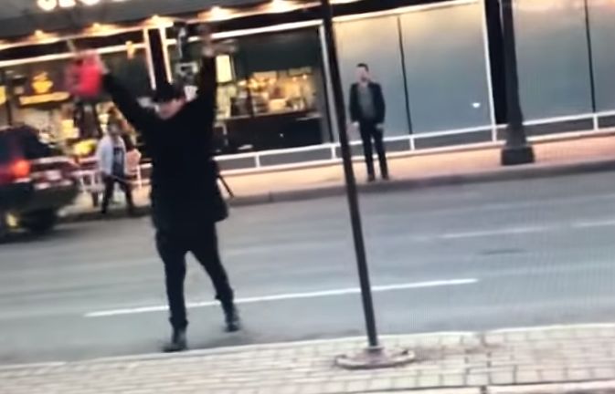 恐怖! 加拿大市中心 男子泼汽油烧车13车被焚 车主还在内成移动火球!