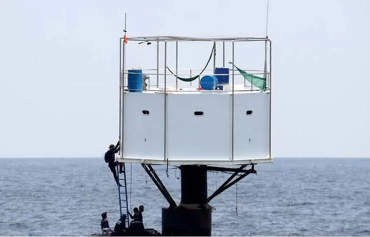 普吉岛公海建屋遭泰国海军强拆，夫妇被指“侵犯主权”或面临死刑