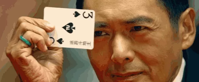 特斯拉5秒内迅速爆燃 烧成黑炭! 车主吓得一晚上没睡 邻居也惨了……