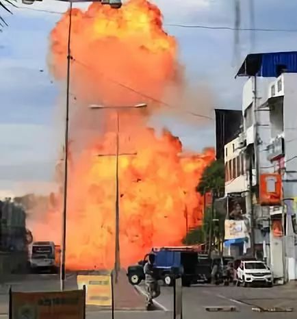 紧急! 恐袭爆炸再起 4中国公民疑死亡 华人女孩身中7弹片 关键视频曝光