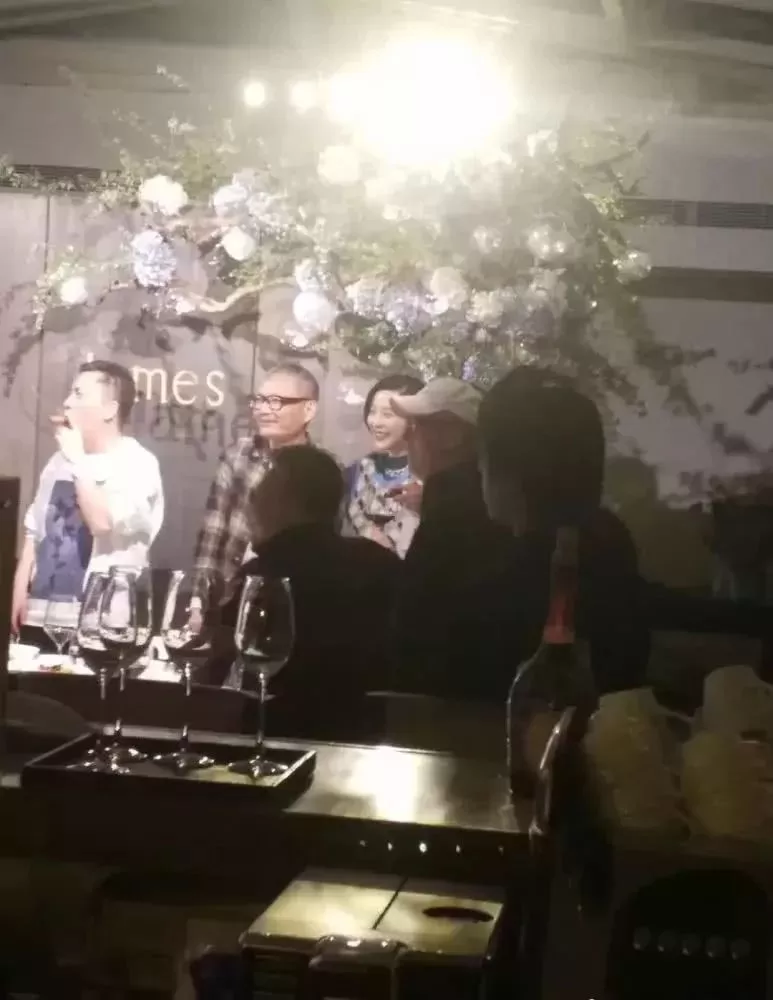 范冰冰大摆复出宴 推出个人美妆品牌卖面膜 冯小刚 王中磊 张国立全来助阵!