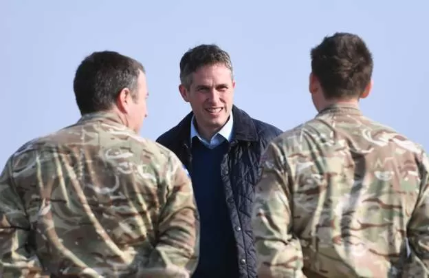 英媒：特雷莎-梅炒掉国防大臣其实是为自己树敌