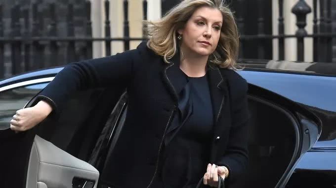 英国首位女防长上任，欧洲三大国的女防长谁更厉害？