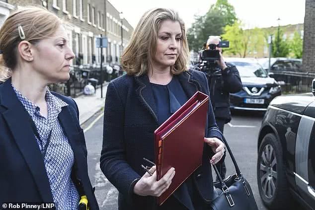 英国首位女防长上任，欧洲三大国的女防长谁更厉害？