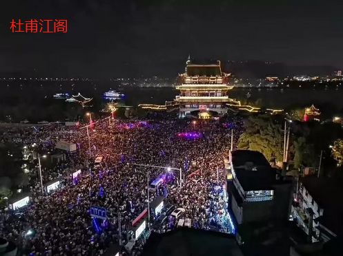 五一假期全国挤爆! 堵车12小时 吃饭排队6小时 景区寸步难行! 游客一片哀嚎