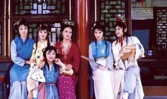 红楼梦里的惊天之秘，王熙凤和宝玉沦落为患难夫妻