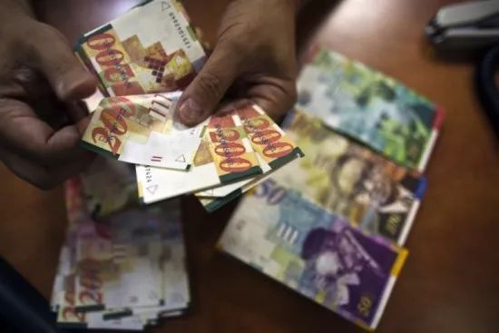 “我这是手榴弹!” 男子手举牛油果 连抢2家银行 狂掠3万现金!