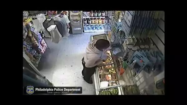 “我这是手榴弹!” 男子手举牛油果 连抢2家银行 狂掠3万现金!