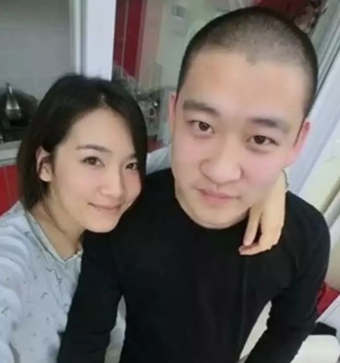 郭德纲前徒弟曹云金被曝出轨 逼老婆离婚! 老婆孕期连约6美女 一晚带3女回公寓