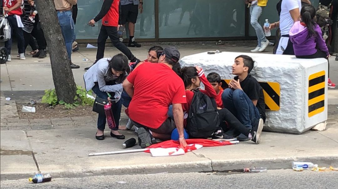 突发枪击! 刚刚 加拿大200万人集会现场 有人疯狂开枪! 多人中枪!