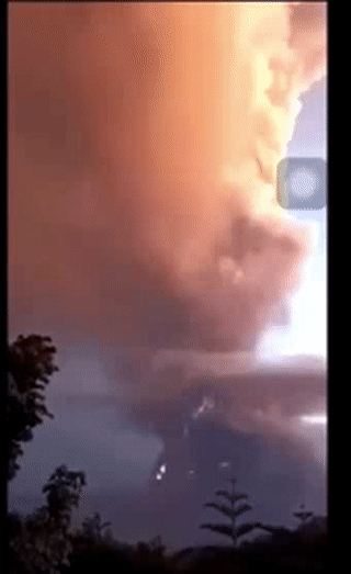 恐怖! 旅游胜地火山爆发 引发75场地震 30万人紧急撤离 现场如同末日!
